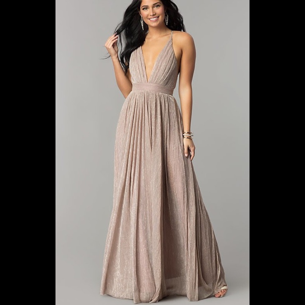 Metallic crepe deep v neck in mauve. Worn once!